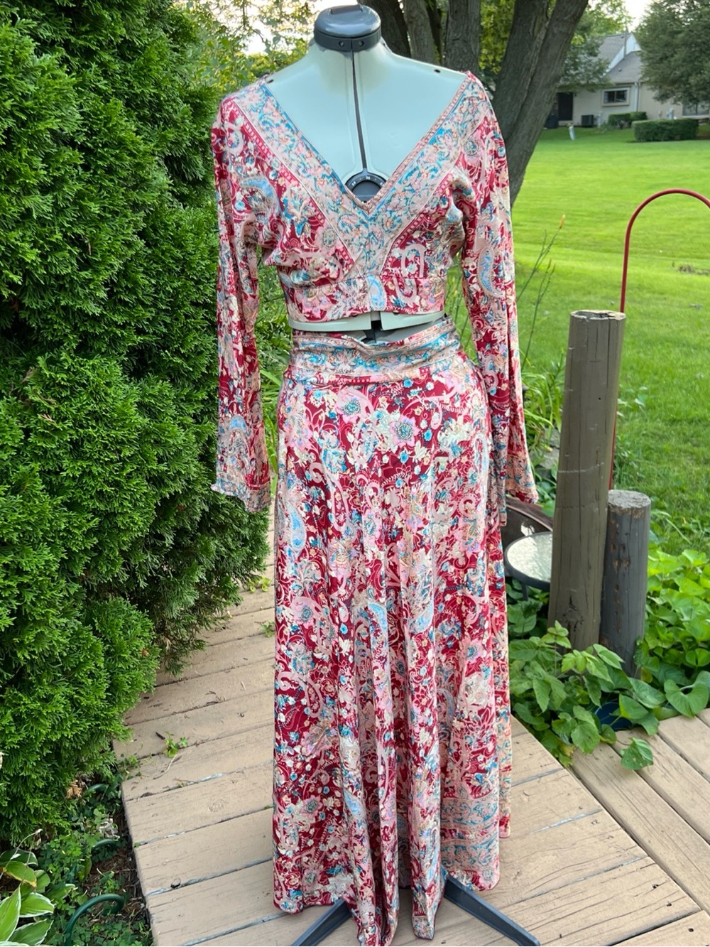 Boutique Red Bohemian Gypsy Floral Crop Top Tiered Maxi Skirt Set Size Large/MED